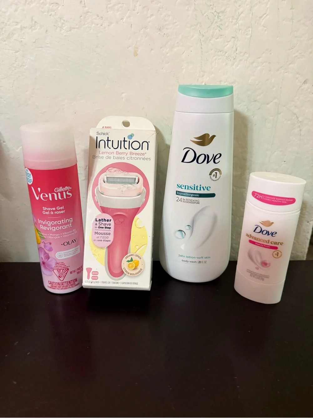 Dove Sensitive Body Wash - Gentle Hydrating Bath Gel (White/Turquoise)